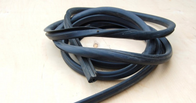 купить Уплотнитель лобового стекла СУПЕРМАЗ (L-5440 мм)